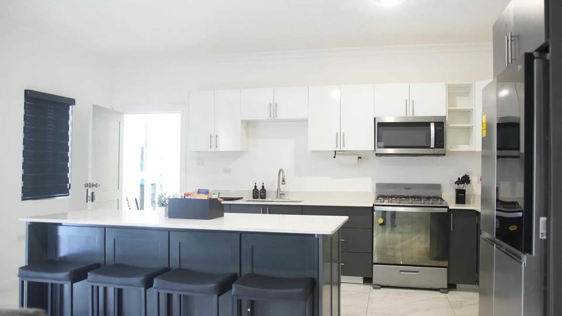 Redhills Escape Daire Kingston