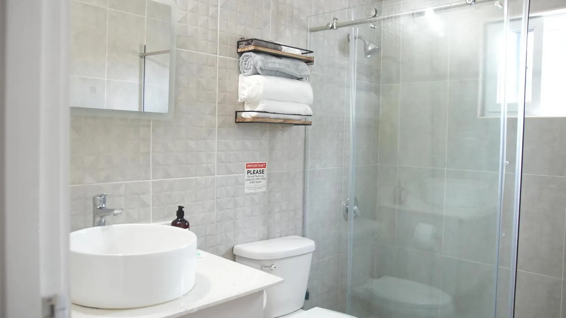 Redhills Escape Daire Kingston